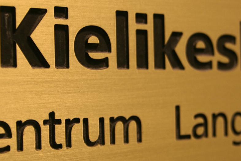 Kielikeskuksen kyltti