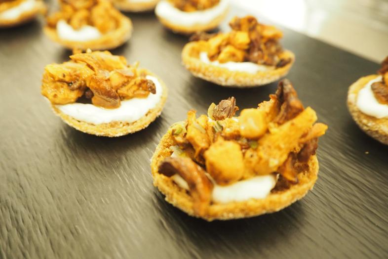 Ruisnappeja vegaanisella täytteellä.