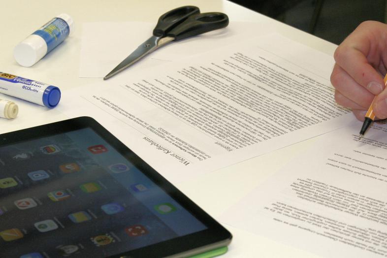 Lecture notes and tablet computer