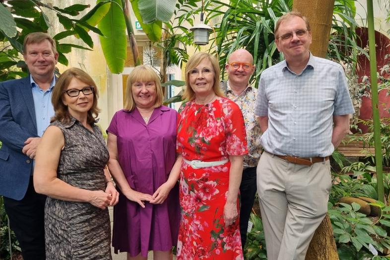 The university rectorate surrounded by plants.