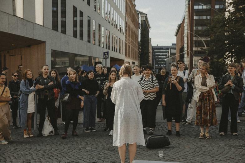 Opiskelijoita keskustakampuksella