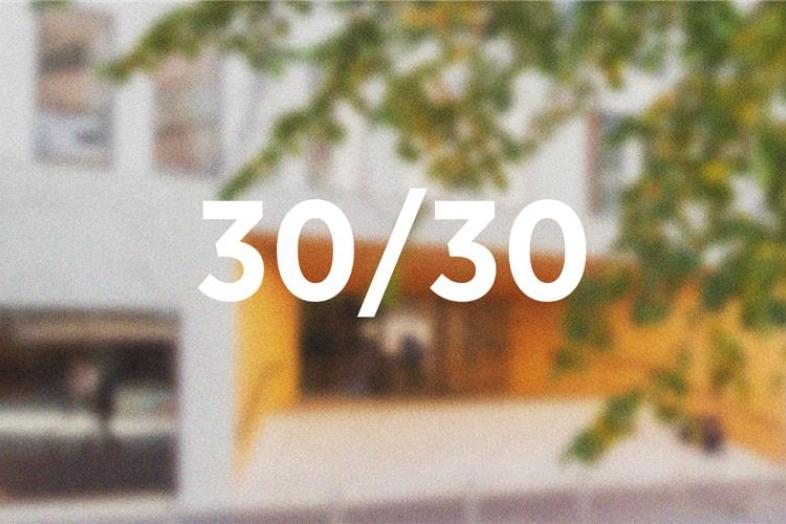 Taustalla Yliopistonkatu, etualalla testi 30/30.